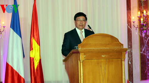 ທ່ານລັດຖະມົນຕີການຕ່າງປະເທດຫວຽດນາມ ເຈລະຈາກັບ ທ່ານລັດຖະມົນຕີການຕ່າງປະເທດຝລັ່ງ